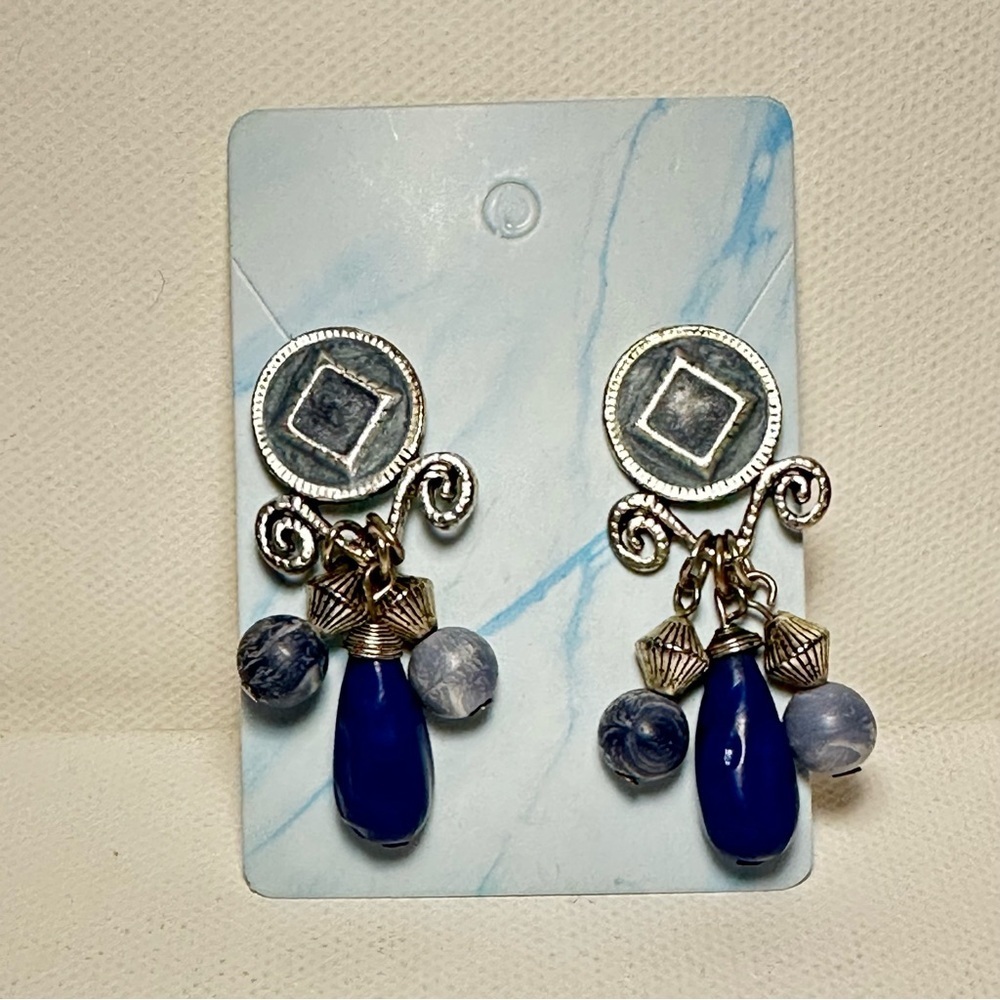 Elegant Silver and Blue Dangle Earrings - Picture 4 of 6